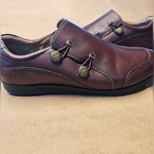 Taos Footwear Blend slip-on shoe